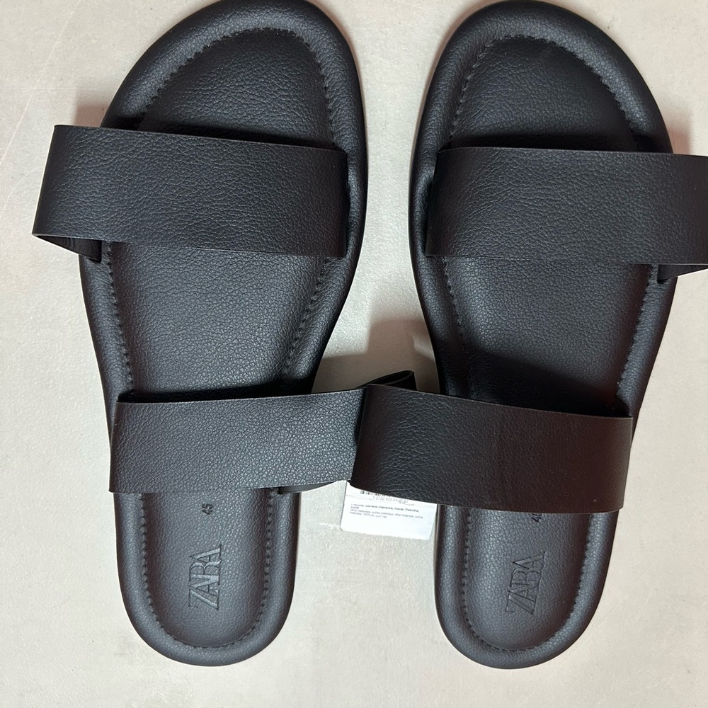 NWT Zara Black Slide Sandals
Size 12
B45